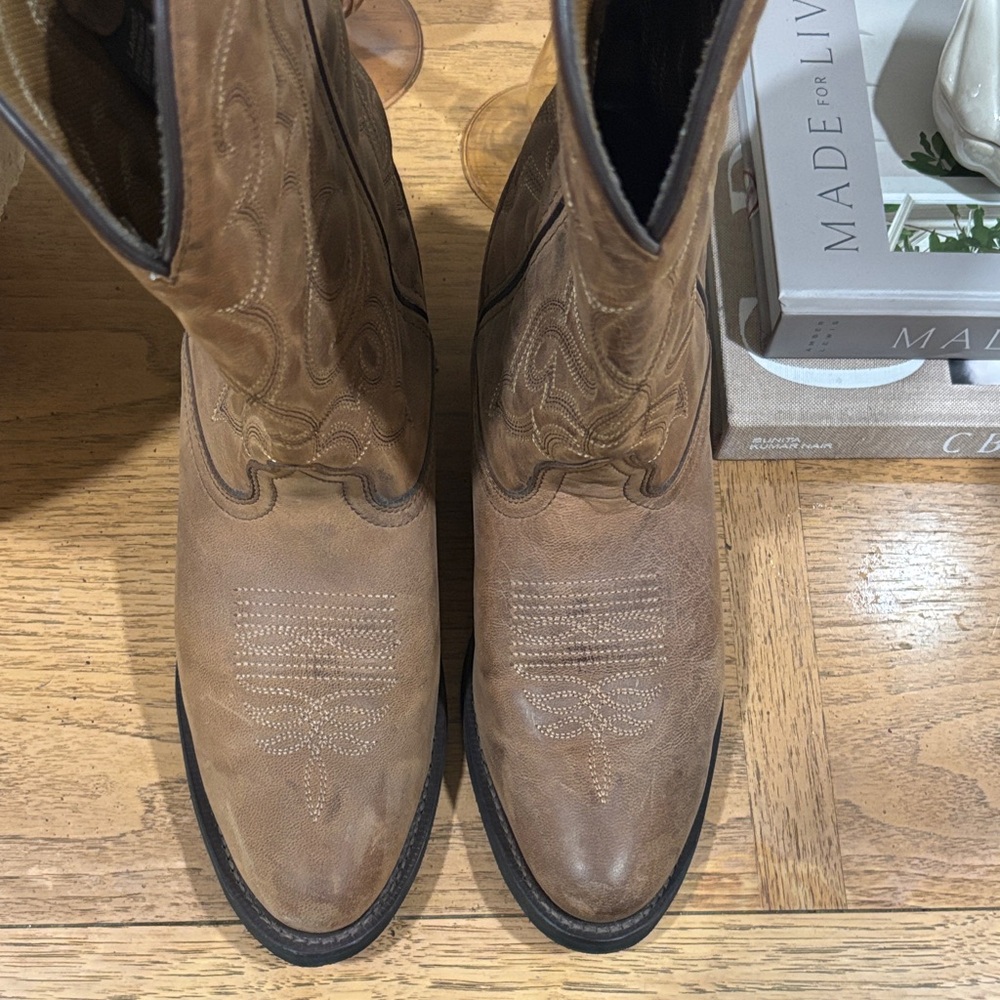 Laredo Brown Heeled Boots - Picture 6 of 7